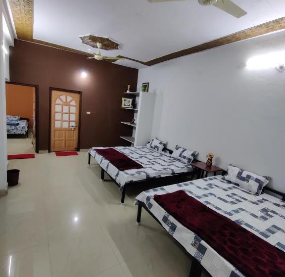 Номер Стандарт с Балконом, Krishnaalay Guest House