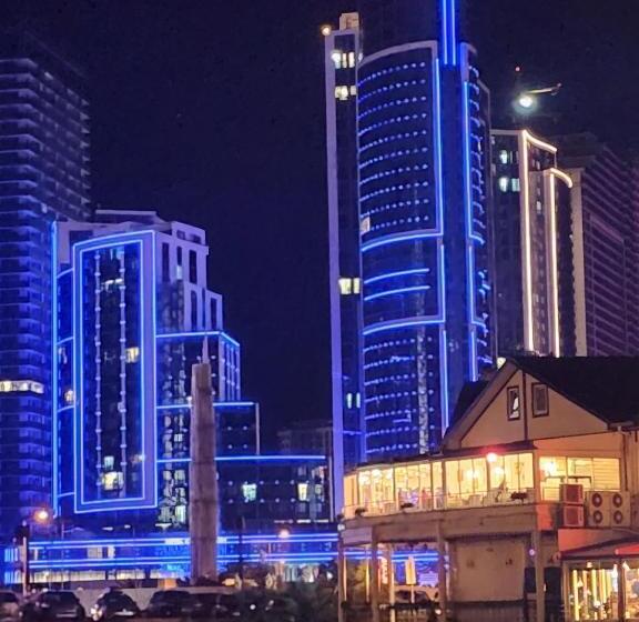آپارتمان 1 خوابه با چشم‌انداز دریا, Sea View Plaza Batumi Centre