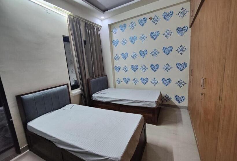 اتاق استاندارد, Nomadic Paying Guest