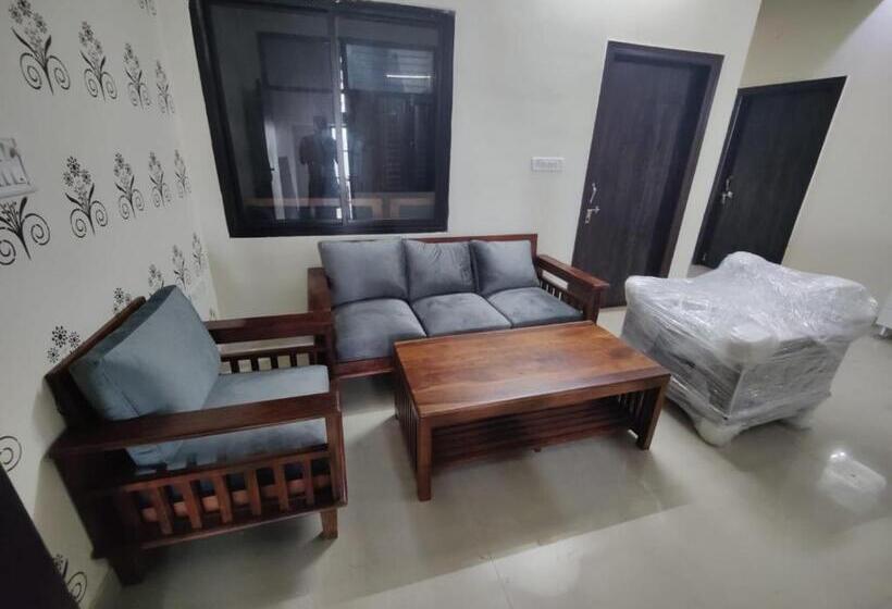 اتاق استاندارد, Nomadic Paying Guest
