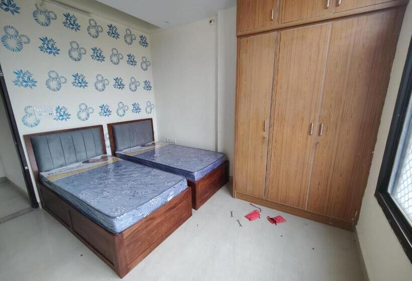 اتاق استاندارد, Nomadic Paying Guest