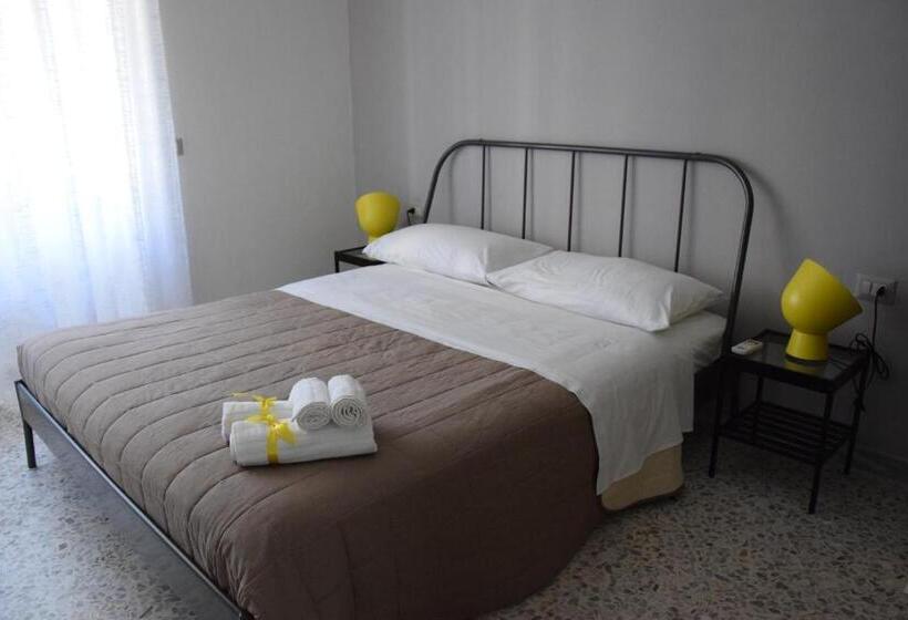 اتاق استاندارد سه نفره, San Lorenzo