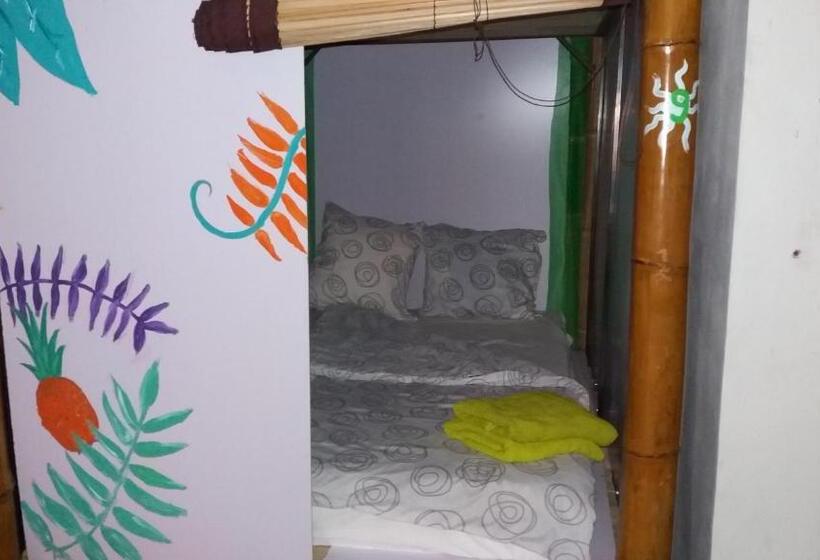 تختخواب در اتاق مشترک, Bamboo Lodge