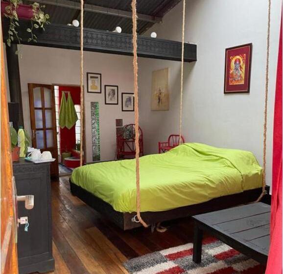 اتاق لوکس با بالکن, Bamboo Lodge