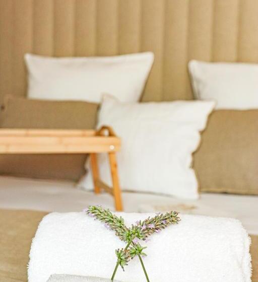Люкс с гидромассажем, Les Gîtes De Laure   L Eden Romantique, Chambres Hôtes, Spa Privé, Couloir De Nage, Adults Only