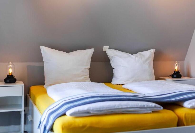 1 Bedroom Apartment Lake View, App Romina