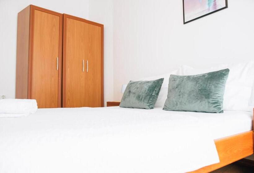 آپارتمان 1 خوابه با بالکن و چشم‌انداز دریا, Premium Apartments