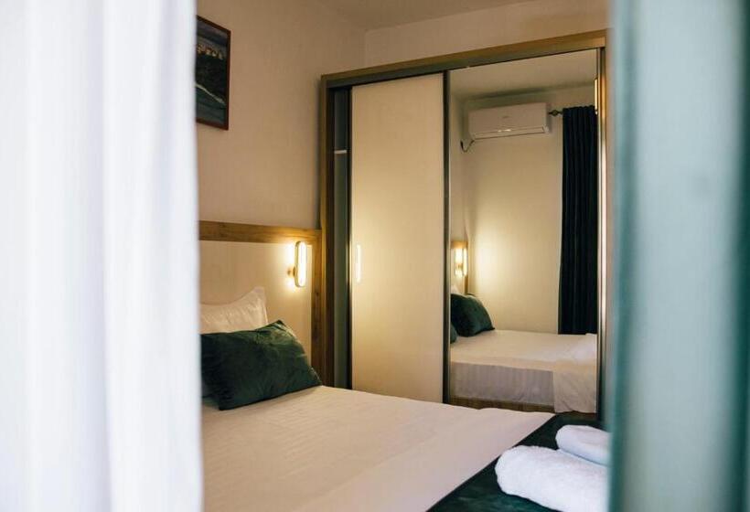 اتاق لوکس با بالکن و چشم‌انداز دریا, Premium Apartments