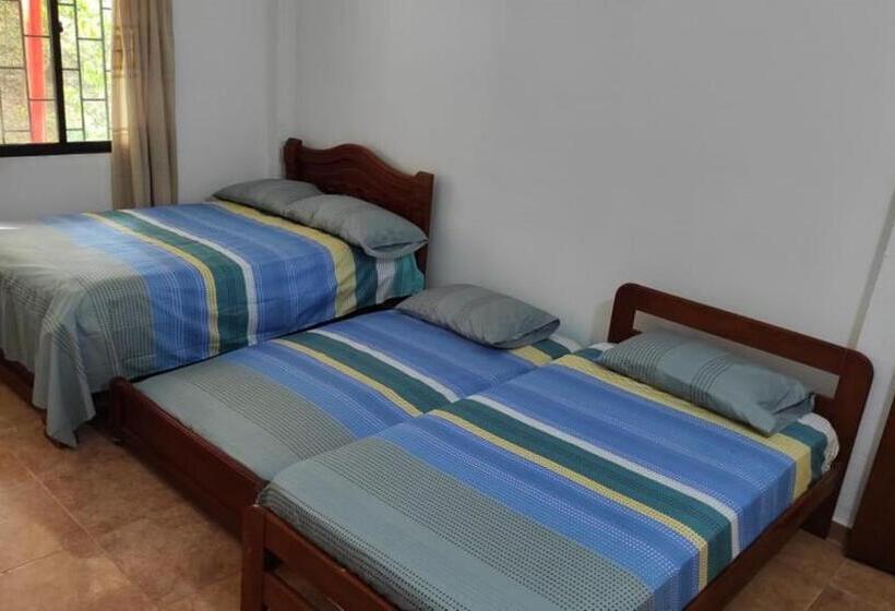 스탠다드 트리플 룸, Hostal La Gran Ceci