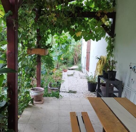 اتاق خانوادگی, Tikazalou Eco Hostel