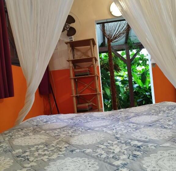 اتاق خانوادگی, Tikazalou Eco Hostel