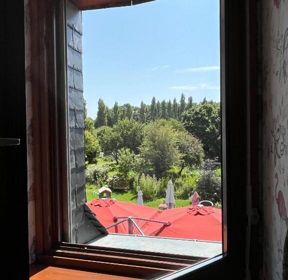Трехместный Номер Стандарт Вид на Сад, Auberge De La Chesnaie