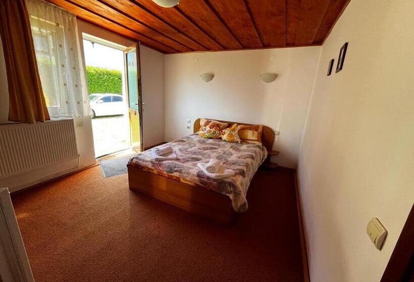 اتاق استاندارد با چشم‌انداز باغ, Forest View Cottage