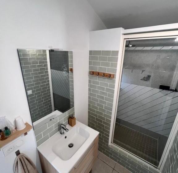 Номер Стандарт с Террасой, Chambre D Hôte Lavande Lit King Size Double Lits Jumeaux Salle De Bain Et Terrasse Privatives