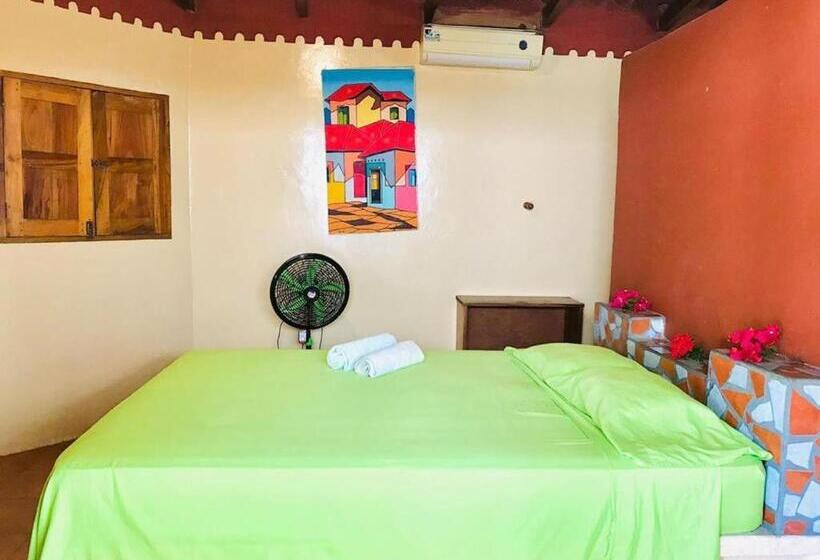 패밀리 룸, Room In Bb   Beach Hotel Room For 6 P Pool Breakfast And Fan
