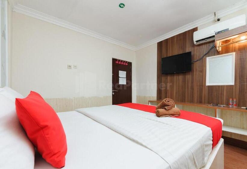 Номер Deluxe, My Home2 Mall Ciputra Cibubur Redpartner