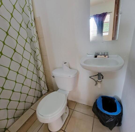 اتاق استاندارد یک نفره, Hostal Familiar Ulua