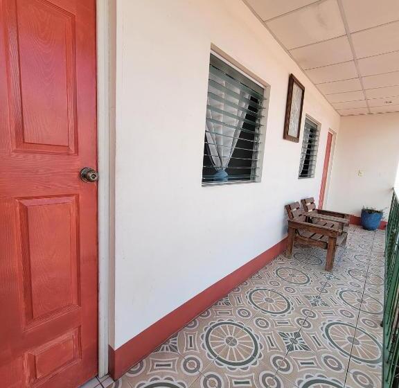 اتاق لوکس, Hostal Familiar Ulua