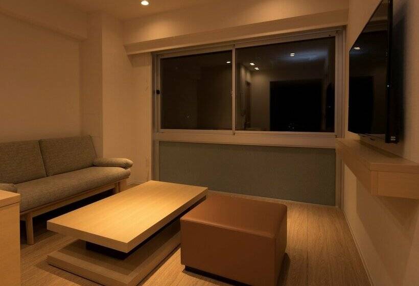 Номер Премиум, Uan Kanazawa