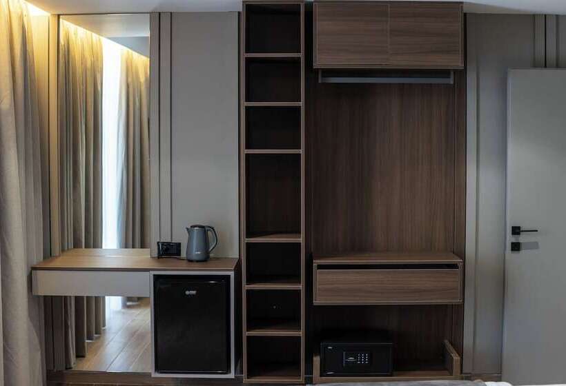 Номер Deluxe с Балконом, Bolt Boutique