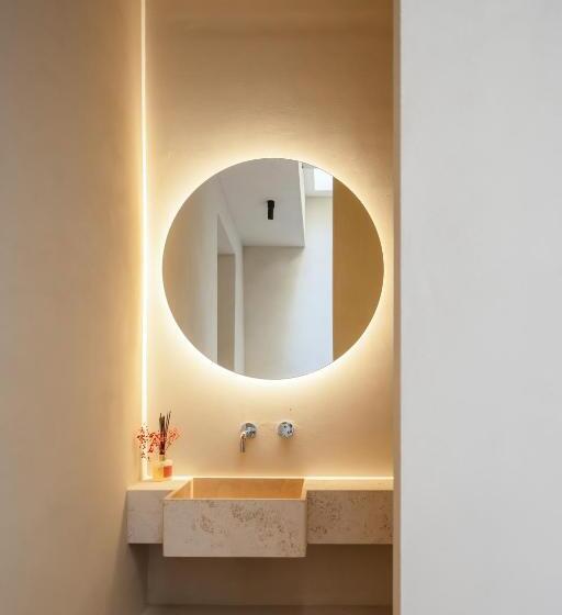 اتاق لوکس خانوادگی, C10 Boutique