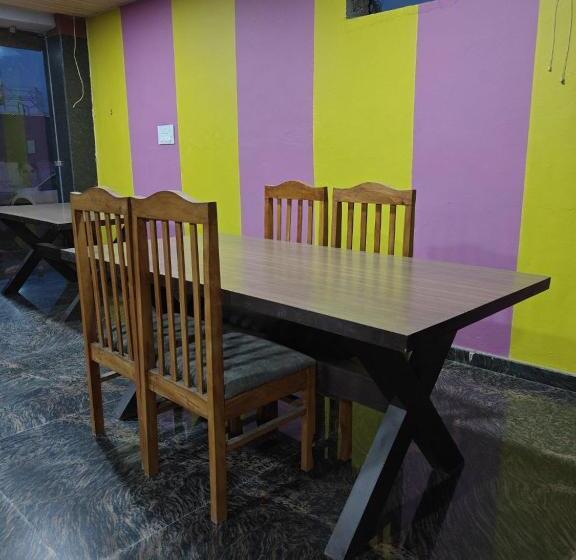 单人经济间, Shyam Sarover And Restaurant
