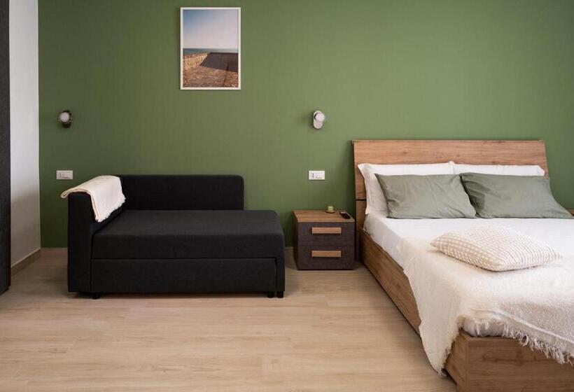 Quarto Triplo Estandar, Casa Pemogi