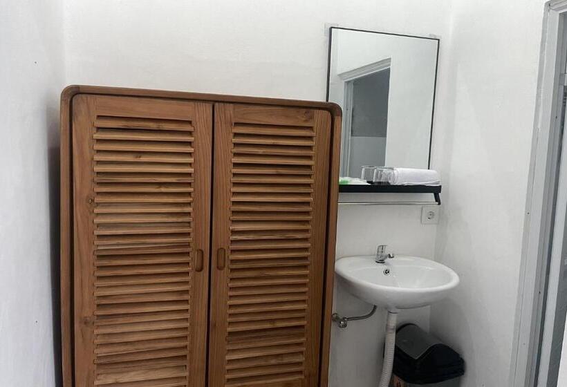 Номер Стандарт, Zee House