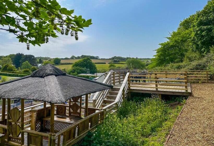 Дом 3 Спальни, Hamlet Lodge Retreat At Calloose Holiday Park