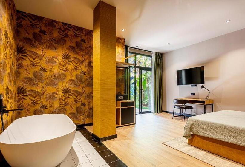 سوییت با چشم‌انداز باغ, Saman Hotel Boutique