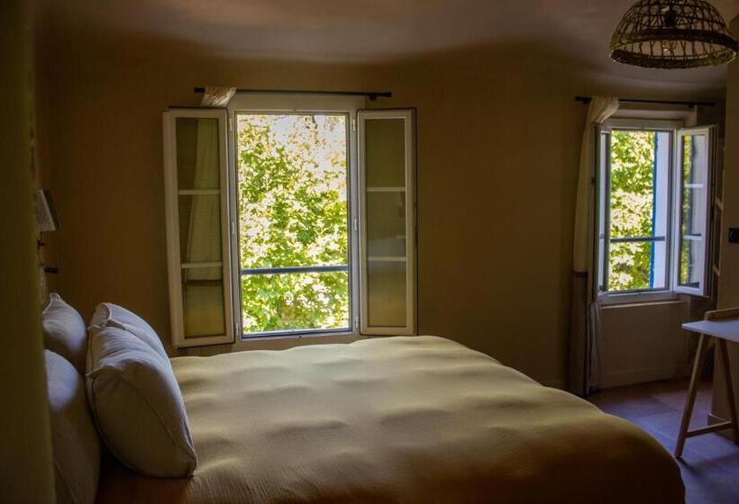 اتاق استاندارد با چشم‌انداز باغ, Le Clos Des Arômes