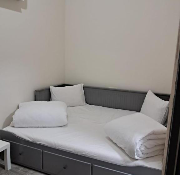اتاق دوبلکس, Noor Family Apartments