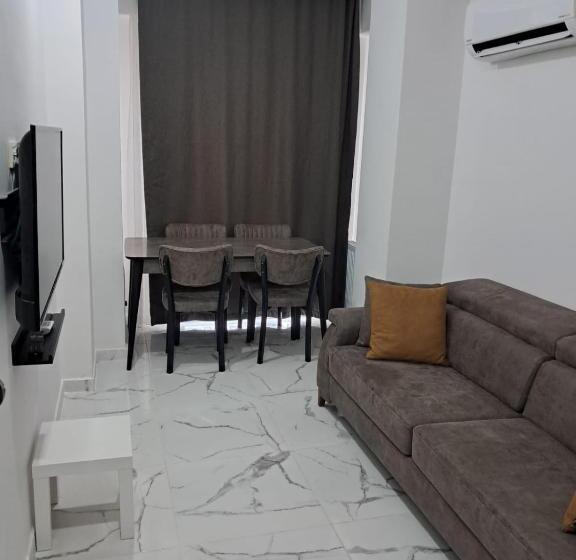 اتاق دوبلکس, Noor Family Apartments