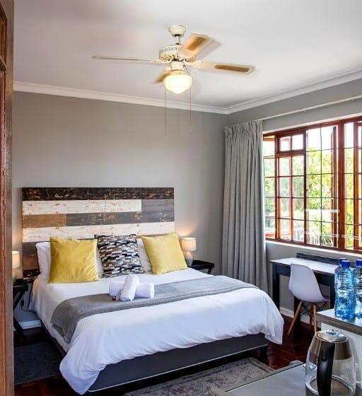 컴포트 룸, Boutique Hotel On The Bay