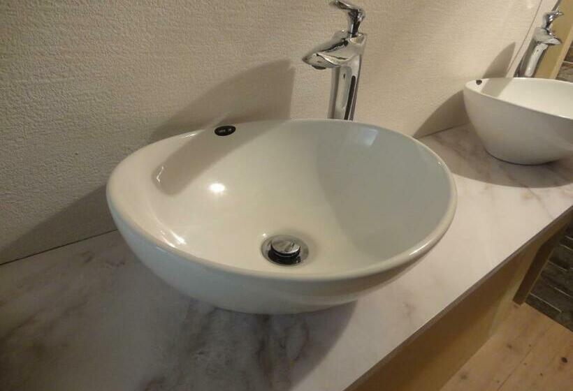 Кровать в Общей Комнате, Relak Guest House 登別 Station