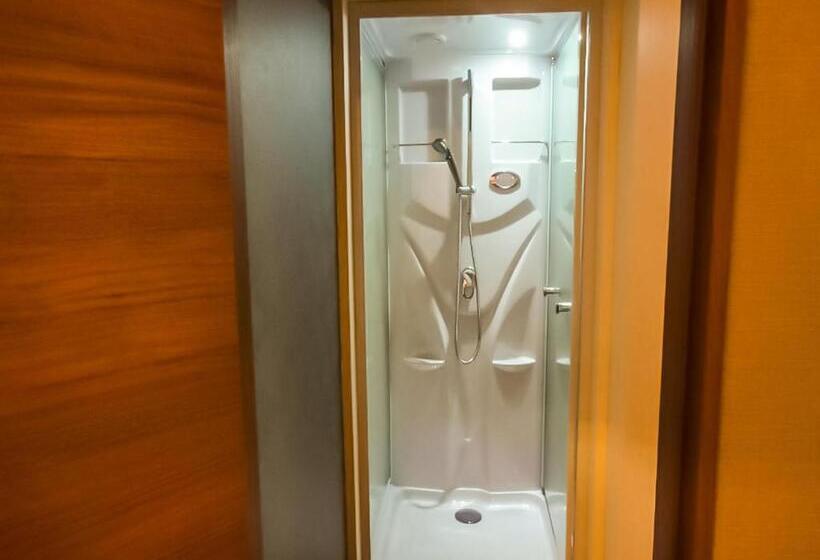 Семейный Номер Совместный Санузел, Relak Guest House 登別 Station