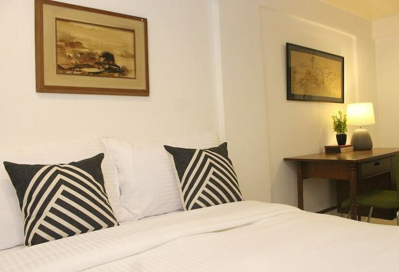 スタンダードルーム, The White B&b Bacolod
