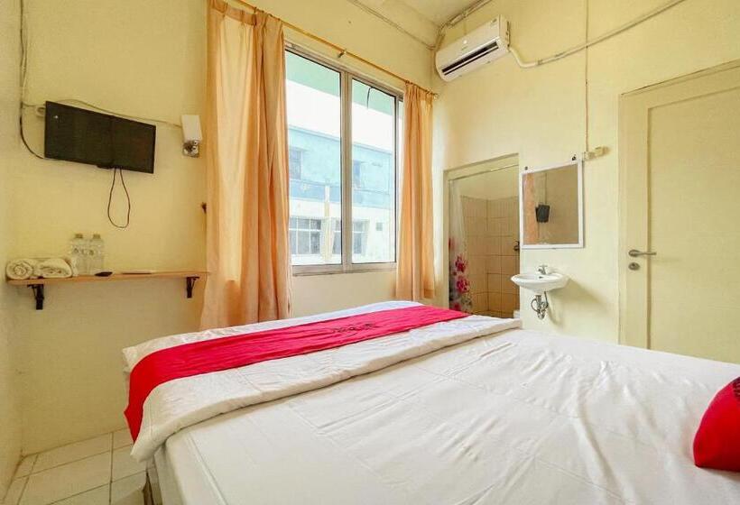Номер Стандарт, Reddoorz Near Soekarno Hatta Airport 3