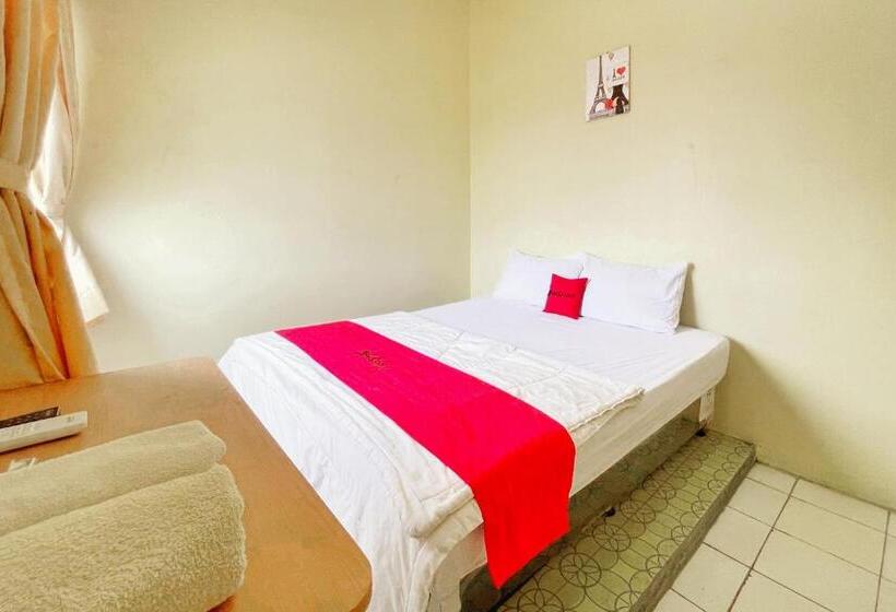 Номер Стандарт, Reddoorz Near Soekarno Hatta Airport 3