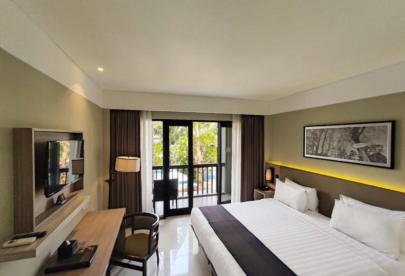 Номер Deluxe Вид на Бассейн, él Hotel Royale Banyuwangi