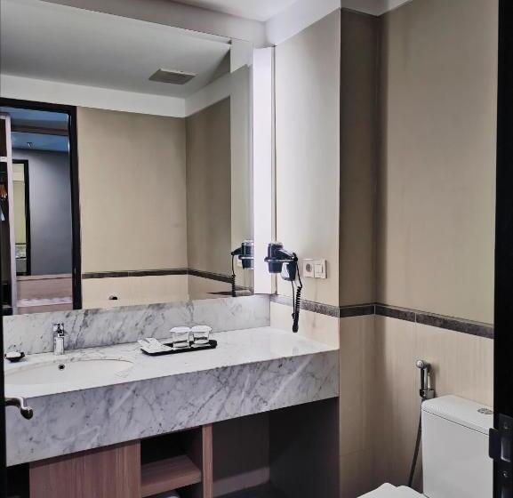 Номер Deluxe Вид на Бассейн, él Hotel Royale Banyuwangi