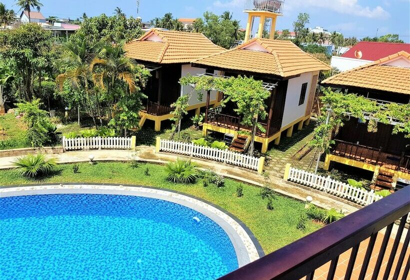 اتاق لوکس با چشم‌انداز استخر, Hung Vuong Resort