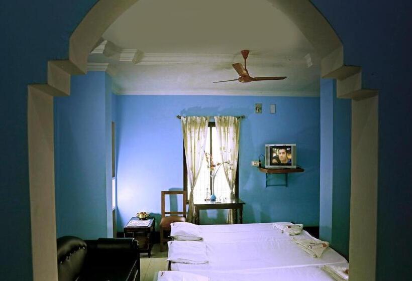 Standard Triple Room, Ganga Palace