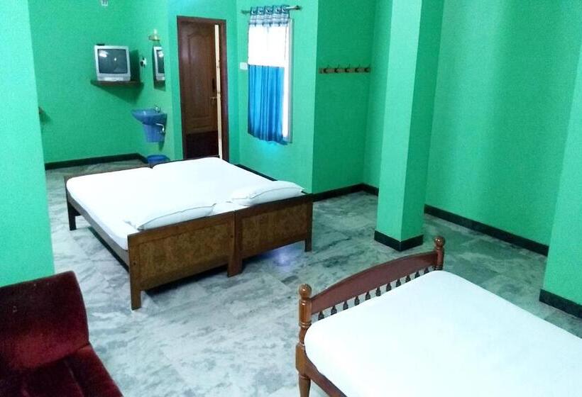 Standard Quadruple Room, Ganga Palace