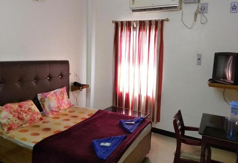 Deluxe Room, Ganga Palace