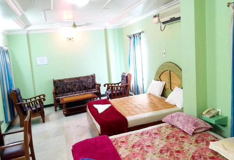 Standard Quadruple Room, Ganga Palace