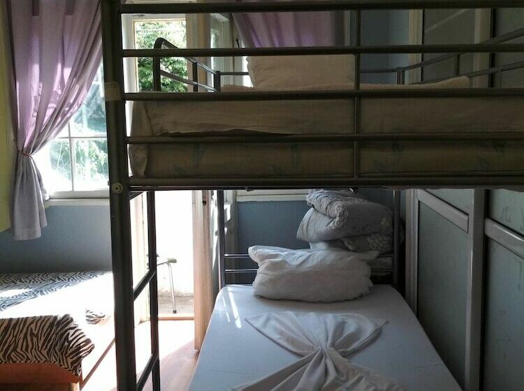 ルームシェアのワンベッド, Hostel Compass Burgas