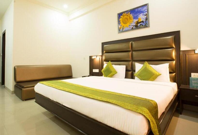 Номер Deluxe, Treebo Dee Intercontinental Amritsar