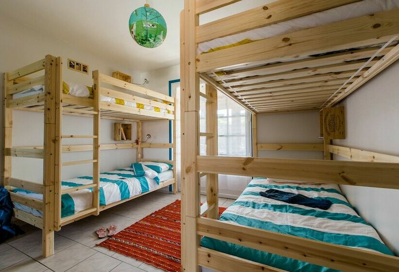 Кровать в Общей Комнате, Nami House