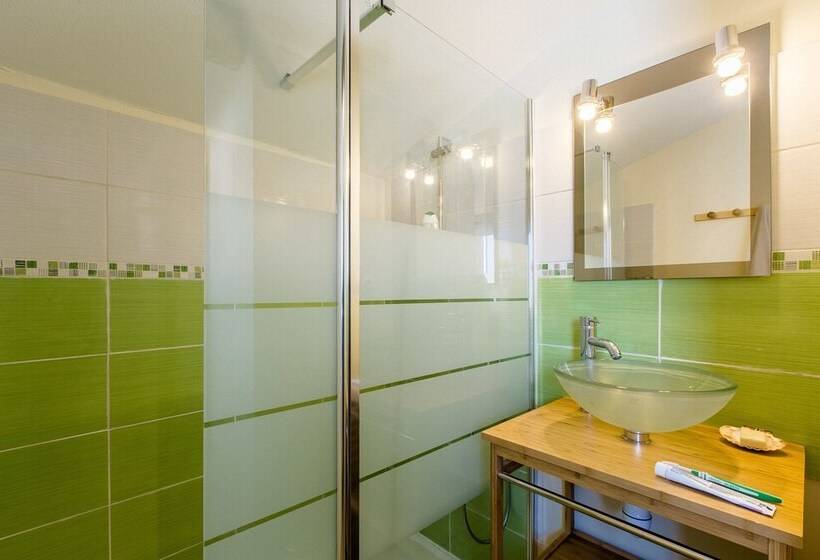 Кровать в Общей Комнате, Nami House